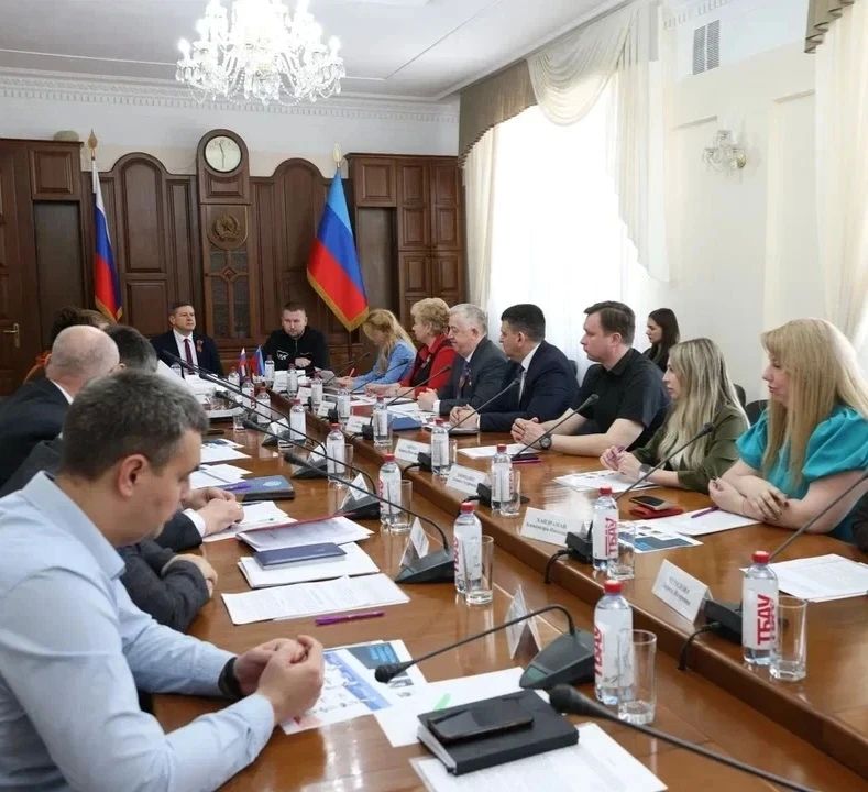 С 2023 года в рамках федерального партийного проекта «Новая школа» совместно с Министерством просвещения Российской Федерации реализуется патриотический проект «Лица Героев» С 2023 года в рамках федерального партийного проекта «Новая школа» совместно с Министерством просвещения Российской Федерации реализуется патриотический проект «Лица Героев»