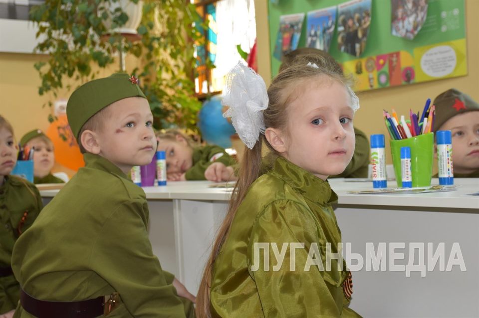 преддверии Дня Победы в Перевальском районном историческом музее прошла встреча с воспитанниками детского сада «Родничок» преддверии Дня Победы в Перевальском районном историческом музее прошла встреча с воспитанниками детского сада «Родничок»