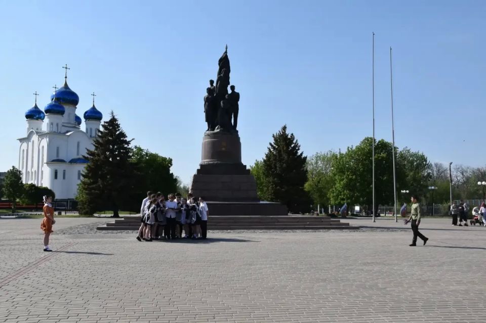 Юные краснодонцы присоединились к масштабному танцевальному флешмобу «Память хранит имена» Юные краснодонцы присоединились к масштабному танцевальному флешмобу «Память хранит имена»