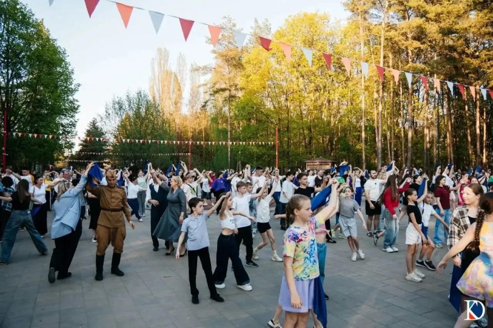 В Парке Победы прошла первая сводная репетиция Всероссийской акции «Вальс Победы» В Парке Победы прошла первая сводная репетиция Всероссийской акции «Вальс Победы»