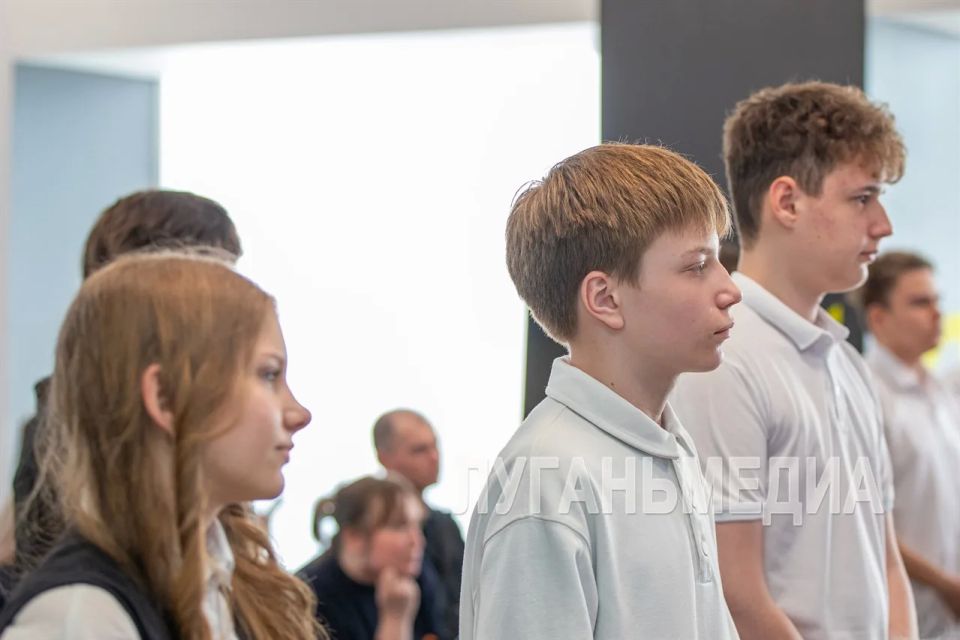 В Луганске состоялась торжественная церемония выдачи паспортов гражданина Российской Федерации В Луганске состоялась торжественная церемония выдачи паспортов гражданина Российской Федерации
