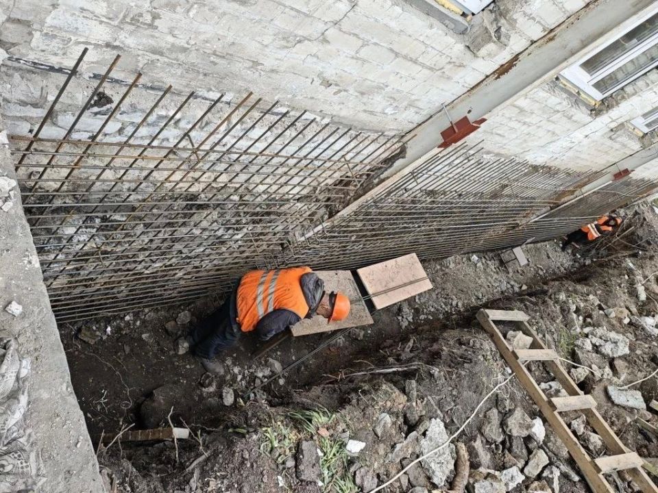 В Красном Луче продолжается капитальный ремонт пункта временного размещения населения В Красном Луче продолжается капитальный ремонт пункта временного размещения населения
