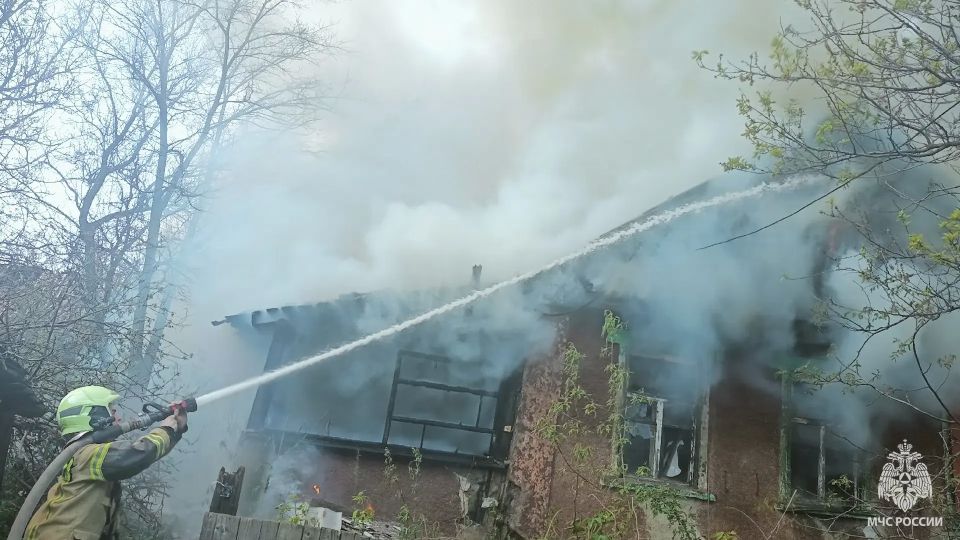 На пожаре в Брянке горел частный дом На пожаре в Брянке горел частный дом