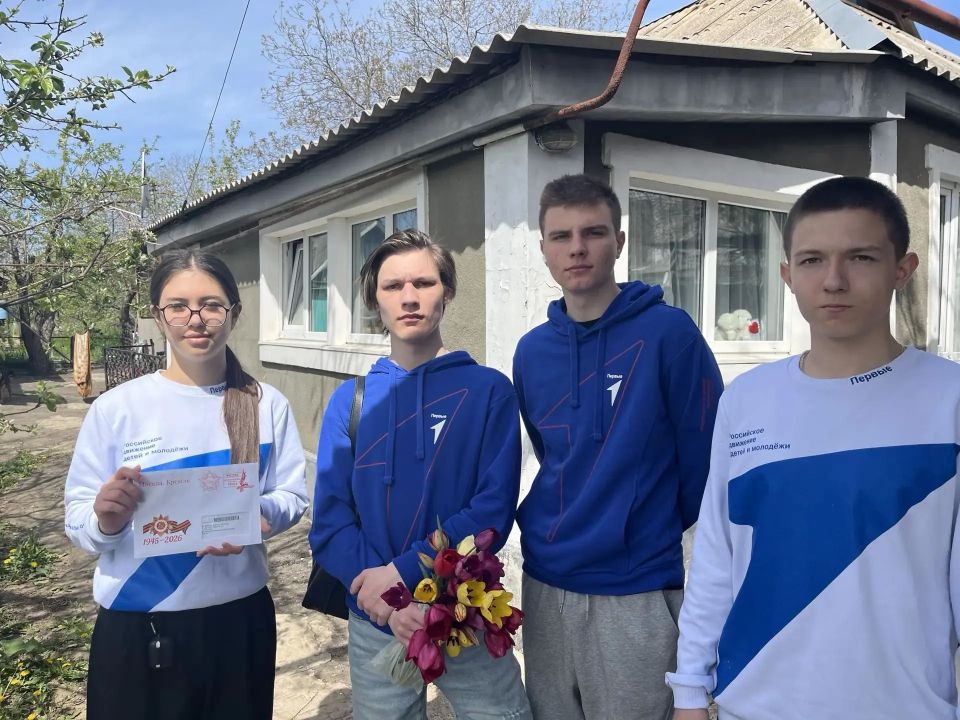 В преддверии 9 мая школьники и активисты поздравляют ветеранов В преддверии 9 мая школьники и активисты поздравляют ветеранов