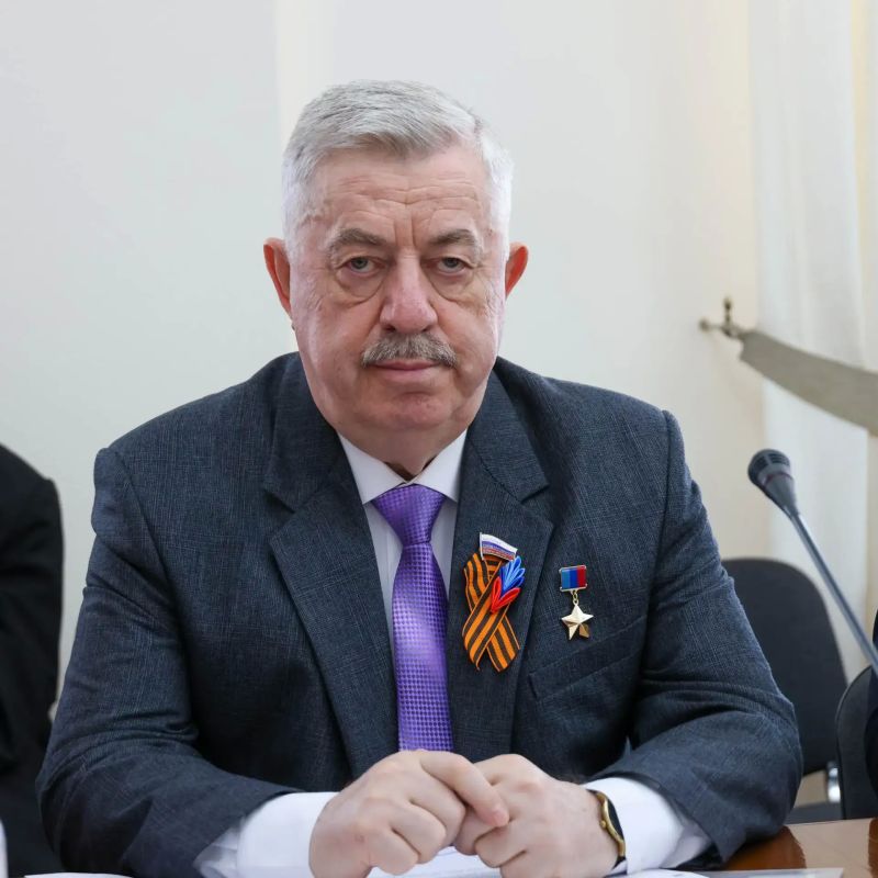 В Луганске состоялось заседание межведомственной рабочей группы по реализации проекта «Лица Героев» В Луганске состоялось заседание межведомственной рабочей группы по реализации проекта «Лица Героев»