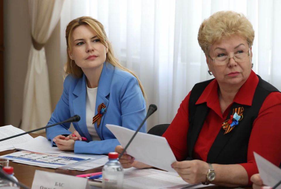 В Луганске состоялось заседание межведомственной рабочей группы по реализации проекта «Лица Героев» в рамках проекта «Новая школа» «Единой России» В Луганске состоялось заседание межведомственной рабочей группы по реализации проекта «Лица Героев» в рамках проекта «Новая школа» «Единой России»