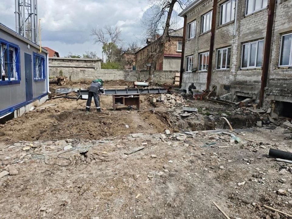 В Красном Луче продолжается капитальный ремонт пункта временного размещения населения В Красном Луче продолжается капитальный ремонт пункта временного размещения населения