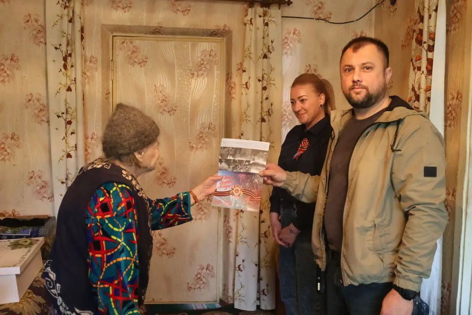 В канун Дня Победы представители администрации с глубоким уважением и теплотой посетили наших уважаемых ветеранов В канун Дня Победы представители администрации с глубоким уважением и теплотой посетили наших уважаемых ветеранов