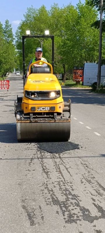 В рамках поддержания городской инфраструктуры МУП "ДЭП города Рубежное" осуществляет комплекс работ по ремонту дорожного покрытия В рамках поддержания городской инфраструктуры МУП "ДЭП города Рубежное" осуществляет комплекс работ по ремонту дорожного покрытия
