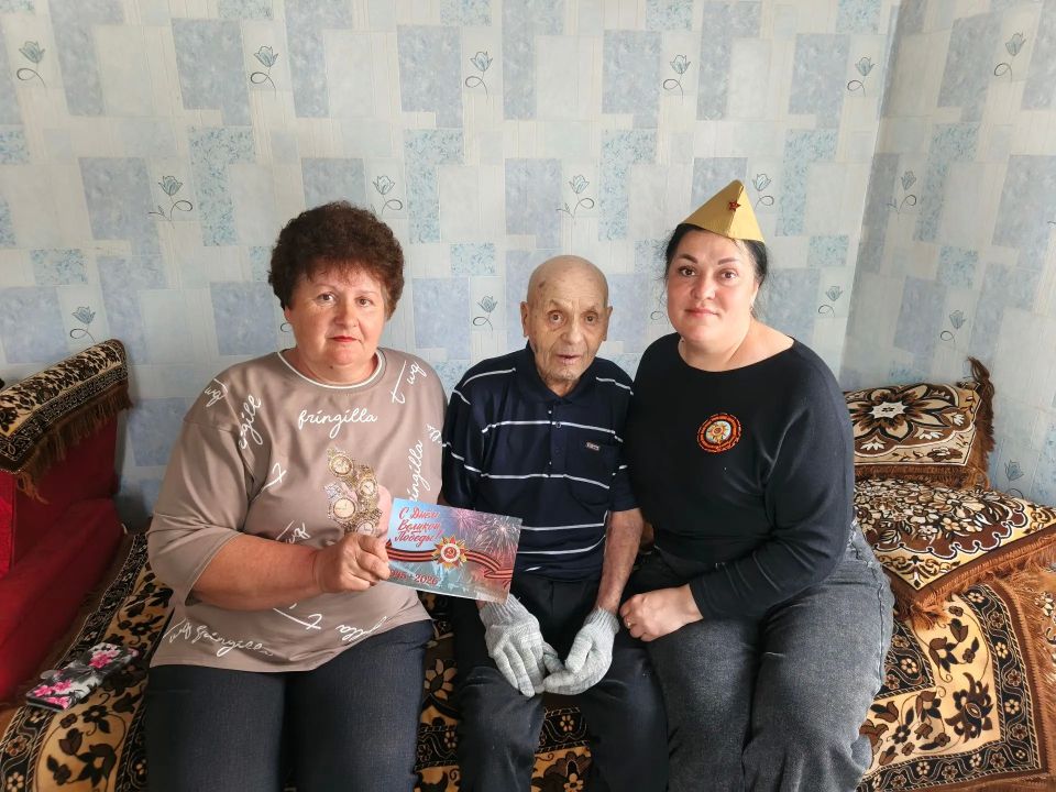 В преддверии Дня Победы сотрудники отдела по ОЖД пгт Чернухино навестили 16 ветеранов Великой Отечественной войны В преддверии Дня Победы сотрудники отдела по ОЖД пгт Чернухино навестили 16 ветеранов Великой Отечественной войны