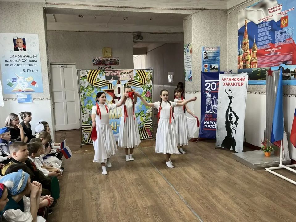 В Пролетарском УВК им. О. В. Кошевого прошла литературно-музыкальная композиция «В песнях и стихах – память о войне» В Пролетарском УВК им. О. В. Кошевого прошла литературно-музыкальная композиция «В песнях и стихах – память о войне»