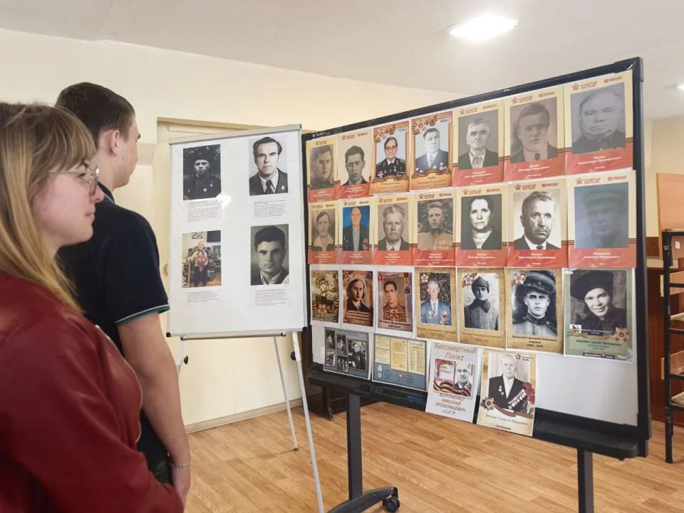 В стенах Северодонецкого технологического института и колледжа СТИ проходит фотовыставка «Бессмертный полк»
