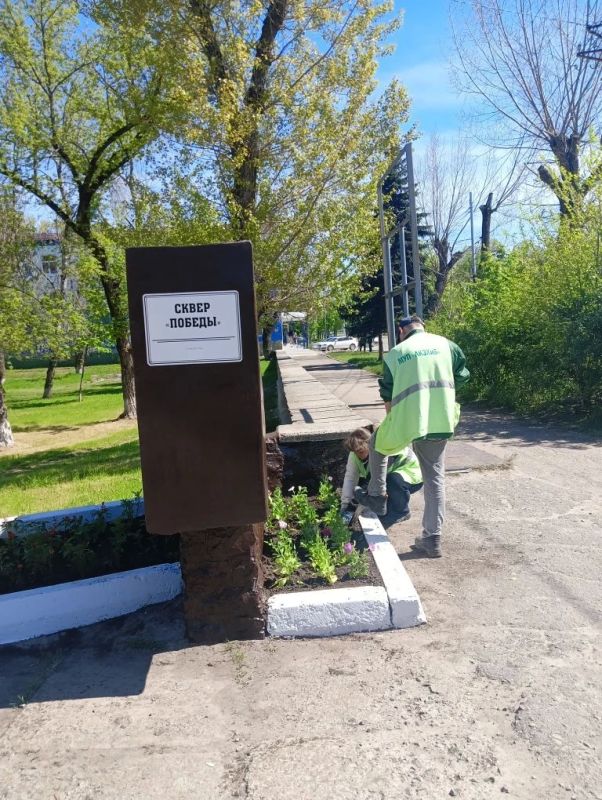 В столичном Сквере Победы начались озеленительные работы В столичном Сквере Победы начались озеленительные работы