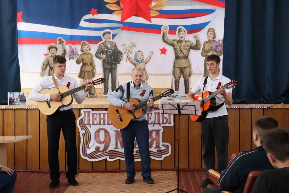 Сегодня прошел патриотический классный час, посвященный Дню Победы – 9 мая Сегодня прошел патриотический классный час, посвященный Дню Победы – 9 мая