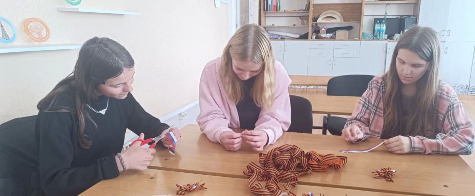 В структурных подразделениях Молодогвардейского Дворца культуры «Юность» прошли тематические патриотические мероприятия, посвященные Дню Победы В структурных подразделениях Молодогвардейского Дворца культуры «Юность» прошли тематические патриотические мероприятия, посвященные Дню Победы