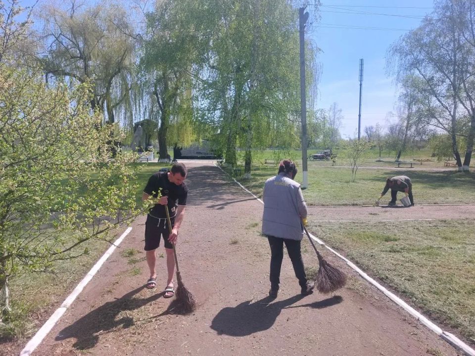 В Нещеретово благоустроили парк возле памятника воинам-односельчанам по переулку Светлому В Нещеретово благоустроили парк возле памятника воинам-односельчанам по переулку Светлому