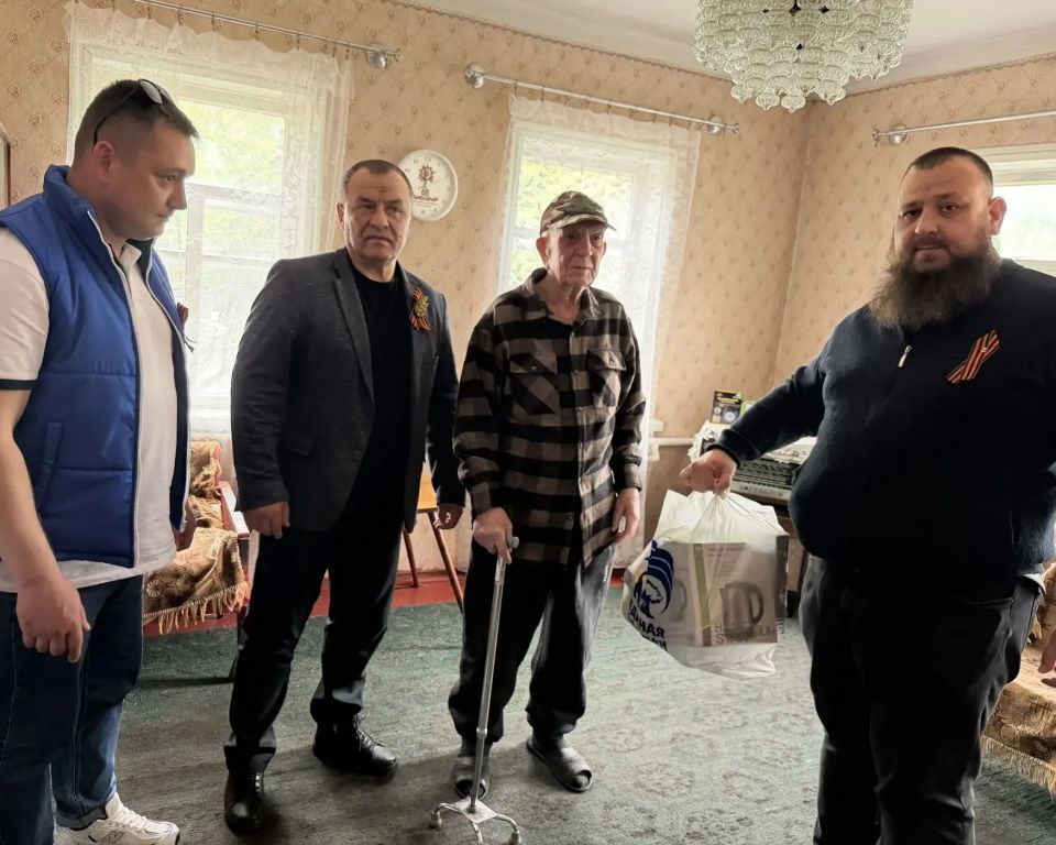 Депутаты Народного Совета ЛНР и представители «Единой России» поздравили ветеранов в Красном Луче Депутаты Народного Совета ЛНР и представители «Единой России» поздравили ветеранов в Красном Луче