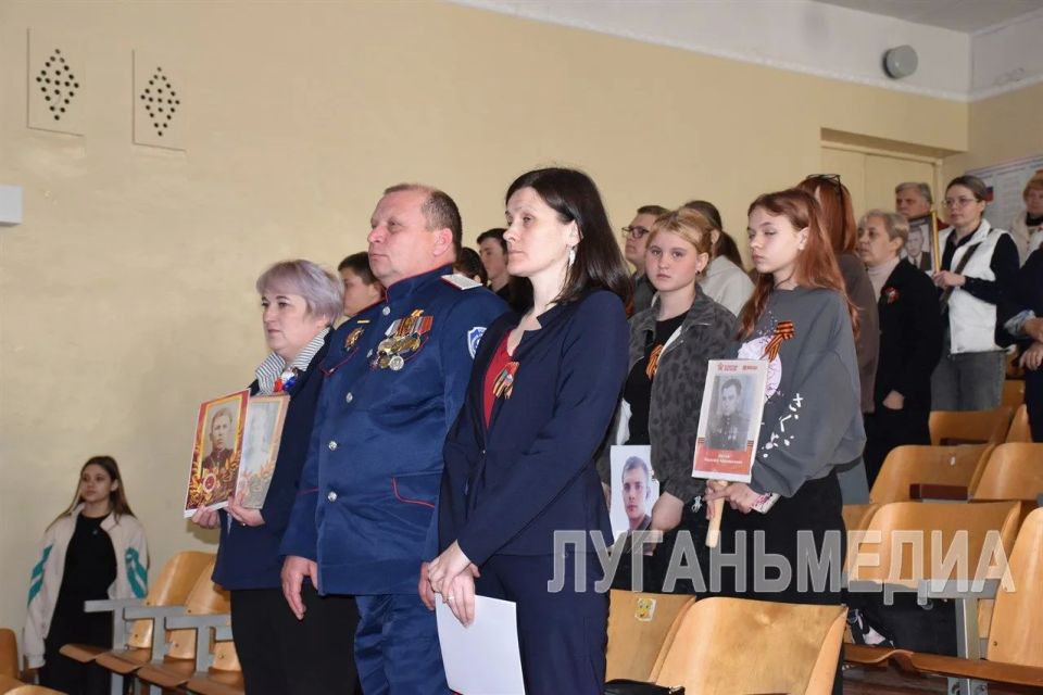 В Кировской средней школе №2 учащиеся подготовили концертную программу ко Дню Победы «Великий май, победный май» В Кировской средней школе №2 учащиеся подготовили концертную программу ко Дню Победы «Великий май, победный май»