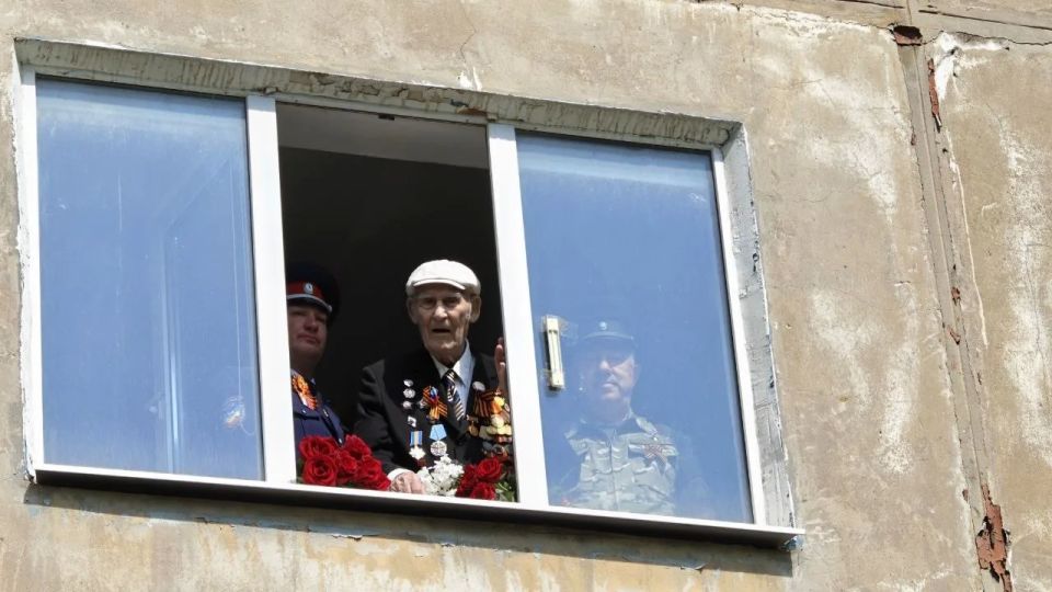 Виктор Водолацкий: Для меня уже стало доброй традицией ежегодно 7 мая поздравлять ветерана Великой Отечественной войны Оленина Ивана Федоровича, который в этом году отметил свой 101 день рождения Виктор Водолацкий: Для меня уже стало доброй традицией ежегодно 7 мая поздравлять ветерана Великой Отечественной войны Оленина Ивана Федоровича, который в этом году отметил свой 101 день рождения