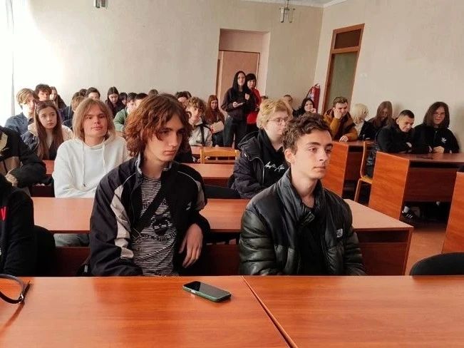 В Алчевске продолжаются мероприятия ко Дню молодого избирателя В Алчевске продолжаются мероприятия ко Дню молодого избирателя