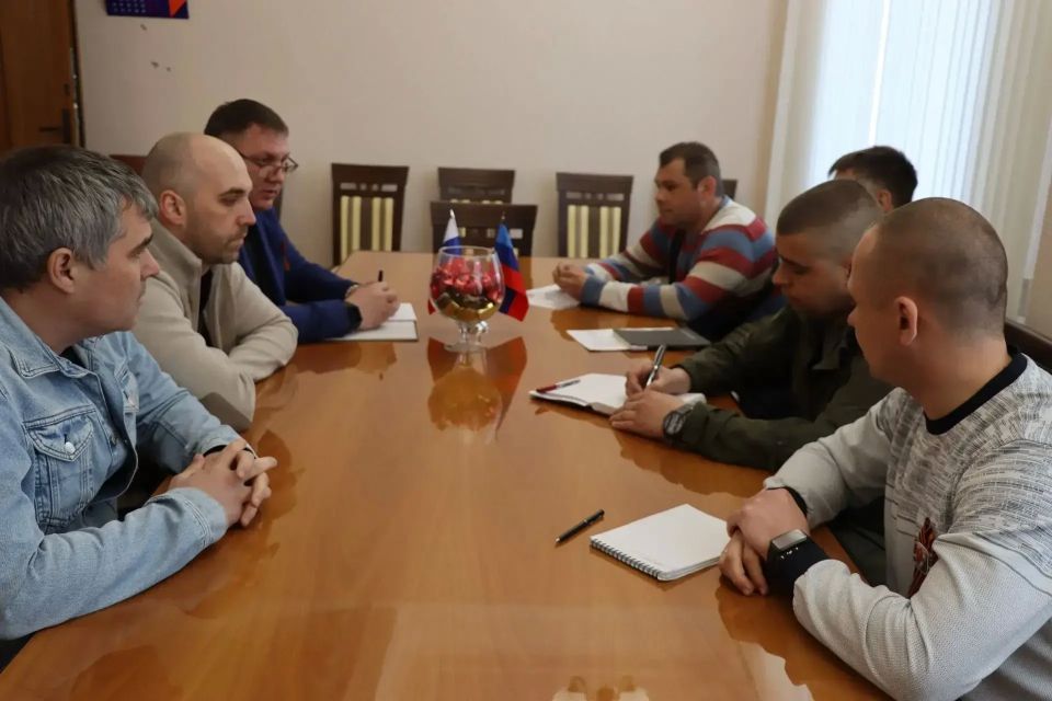 Продолжаем работы по благоустройству городской инфраструктуры Продолжаем работы по благоустройству городской инфраструктуры