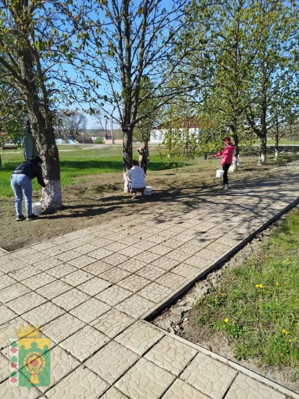 В преддверии великого праздника – Дня Победы, в селе Демино-Александровка Троицкого муниципального округа состоялся субботник, посвященный благоустройству территории у памятника В преддверии великого праздника – Дня Победы, в селе Демино-Александровка Троицкого муниципального округа состоялся субботник, посвященный благоустройству территории у памятника