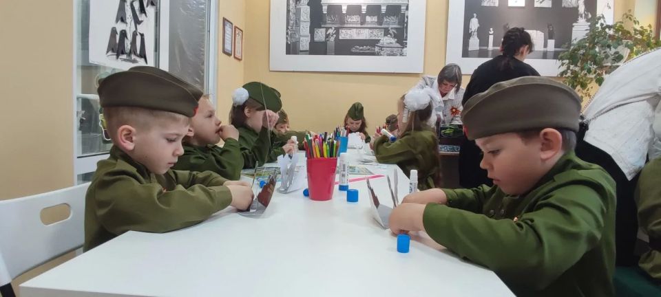 В Перевальском музее прошел патриотический час «Пусть знают и помнят потомки» В Перевальском музее прошел патриотический час «Пусть знают и помнят потомки»