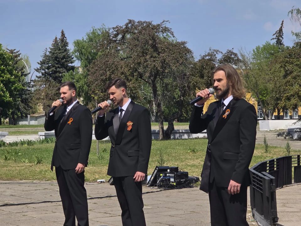 Константин Бутримов: Имена в камне, память в сердцах: на «Лугамаше» открыли мемориальную доску героям СВО Константин Бутримов: Имена в камне, память в сердцах: на «Лугамаше» открыли мемориальную доску героям СВО