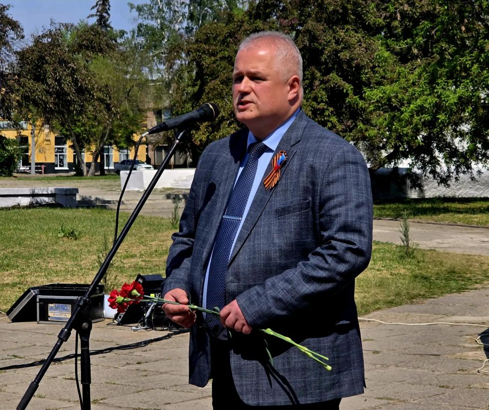 Константин Бутримов: Имена в камне, память в сердцах: на «Лугамаше» открыли мемориальную доску героям СВО Константин Бутримов: Имена в камне, память в сердцах: на «Лугамаше» открыли мемориальную доску героям СВО