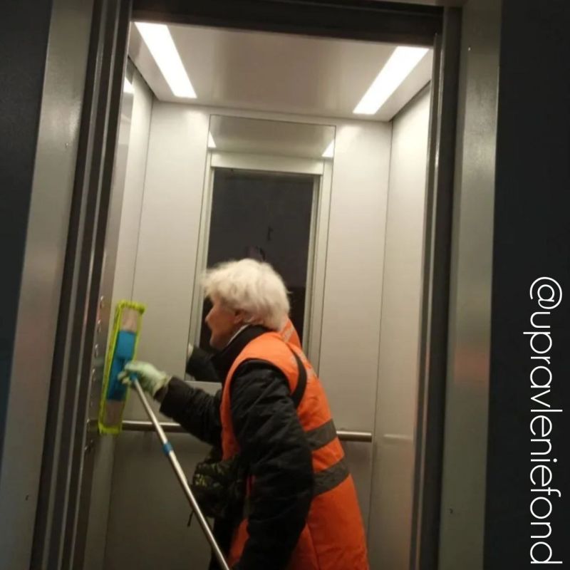 Луганский филиал выполнил влажную уборку в лифтах многоквартирных домов Луганский филиал выполнил влажную уборку в лифтах многоквартирных домов