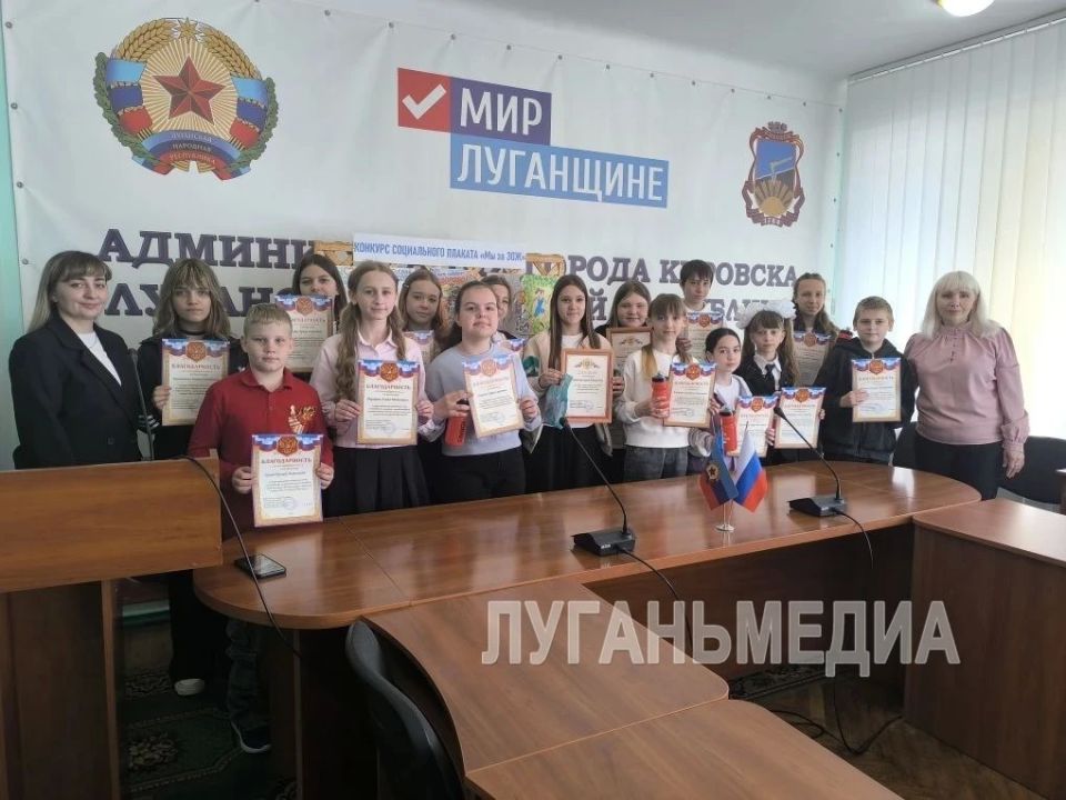 Школьники из Кировска отмечены наградами и подарками за участие в конкурсе «Мы за здоровый образ жизни» Школьники из Кировска отмечены наградами и подарками за участие в конкурсе «Мы за здоровый образ жизни»