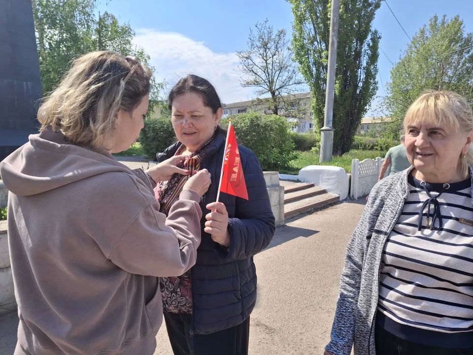 В преддверии великого праздника, Дня Победы, сотрудники МБУ "ЛГДК" с гордостью присоединились к всенародной акции "Георгиевская ленточка" В преддверии великого праздника, Дня Победы, сотрудники МБУ "ЛГДК" с гордостью присоединились к всенародной акции "Георгиевская ленточка"