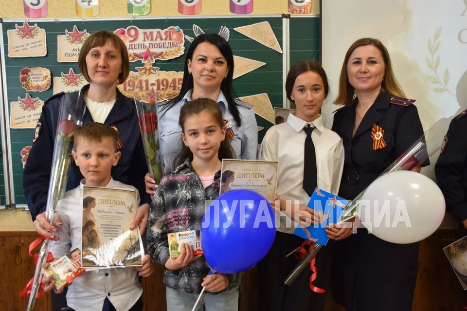 В «Белокуракинской школе № 1» прошло мероприятие «Хранительницы семейного очага, правопорядка и мирного неба над головой» В «Белокуракинской школе № 1» прошло мероприятие «Хранительницы семейного очага, правопорядка и мирного неба над головой»