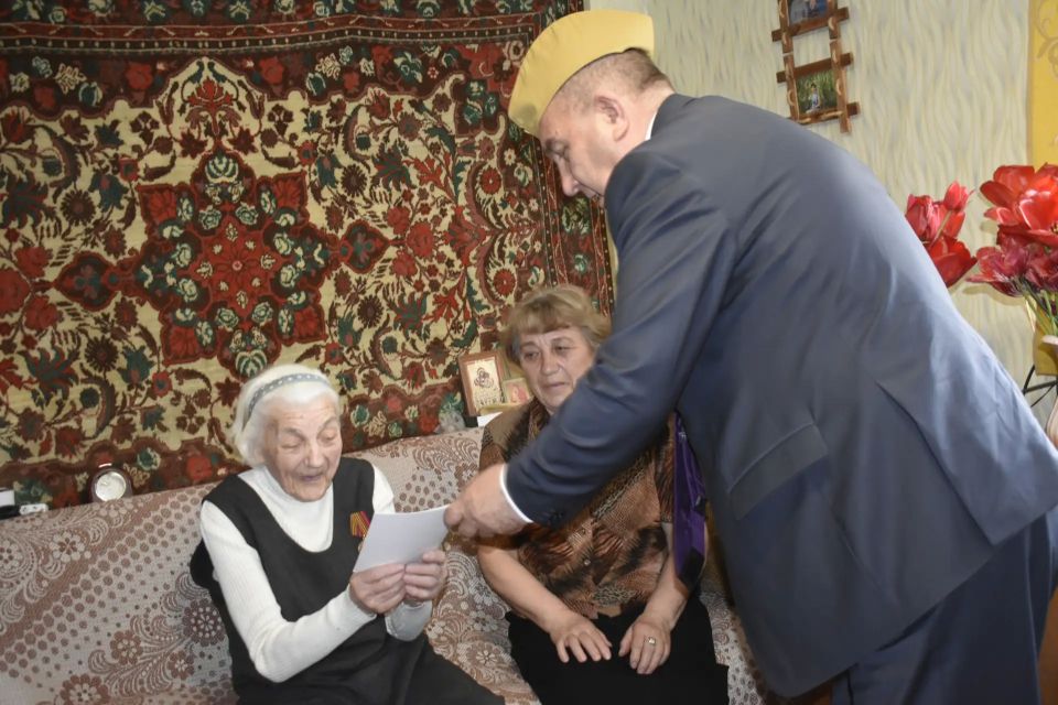 Глава Перевальского муниципалитета и Прокурор района поздравили ветеранов ВОВ с Днем Победы Глава Перевальского муниципалитета и Прокурор района поздравили ветеранов ВОВ с Днем Победы