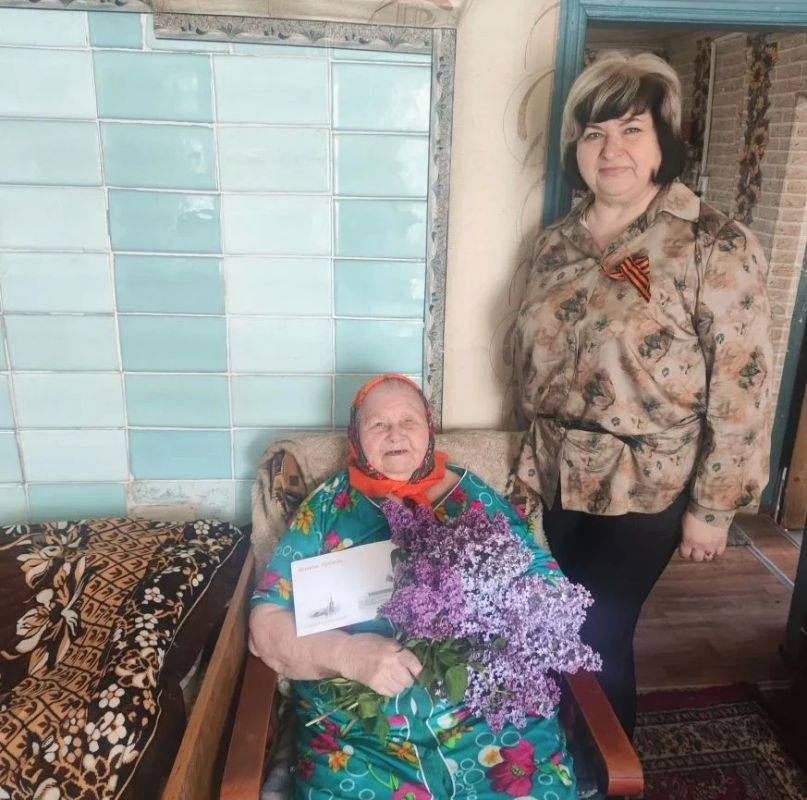 В населенных пунктах Краснодонского округа поздравили ветеранов с Днем Победы В населенных пунктах Краснодонского округа поздравили ветеранов с Днем Победы