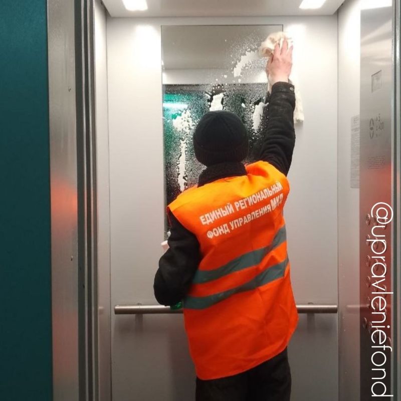 Луганский филиал выполнил влажную уборку в лифтах многоквартирных домов Луганский филиал выполнил влажную уборку в лифтах многоквартирных домов
