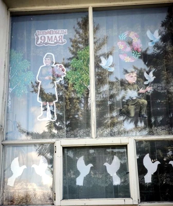 Библиотеки Славяносербщины присоединились к акции "Окна Победы" Библиотеки Славяносербщины присоединились к акции "Окна Победы"