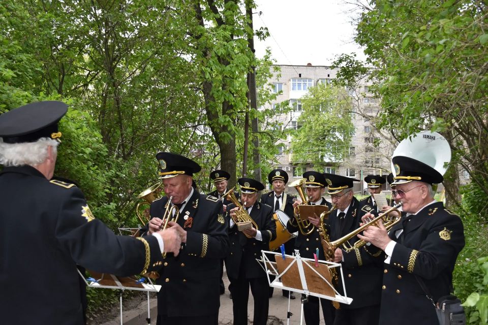 В Ровеньках поздравили жителя осажденного Сталинграда Глава городского округа город Ровеньки Андрей Рубанцов поздравил Суркову Ларису Александровну - жителя осажденного Сталинграда, с важной датой В Ровеньках поздравили жителя осажденного Сталинграда Глава городского округа город Ровеньки Андрей Рубанцов поздравил Суркову Ларису Александровну - жителя осажденного Сталинграда, с важной датой