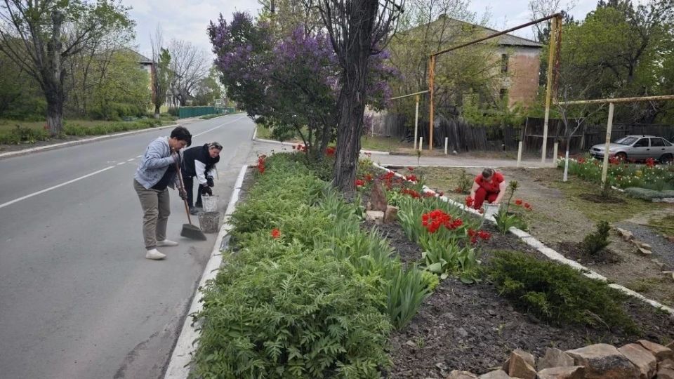 Глава Антрацитовского муниципального округа Сергей Саенко поблагодарил всех активных жителей за благоустройство территорий Глава Антрацитовского муниципального округа Сергей Саенко поблагодарил всех активных жителей за благоустройство территорий