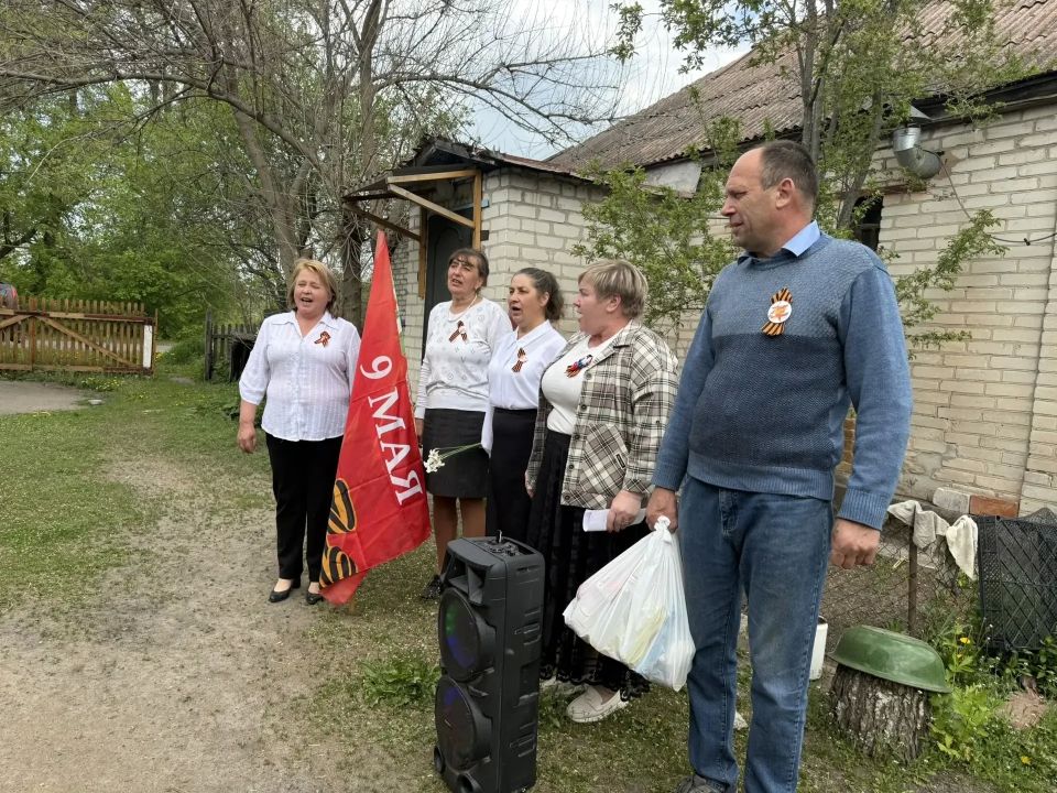 В преддверии светлого праздника Великой ПОБЕДЫ по всему Кременскому муниципальному округу прошли мероприятия с теплыми поздравлениями жителей, чье детство пришлось на суровые годы Великой Отечественной войны В преддверии светлого праздника Великой ПОБЕДЫ по всему Кременскому муниципальному округу прошли мероприятия с теплыми поздравлениями жителей, чье детство пришлось на суровые годы Великой Отечественной войны