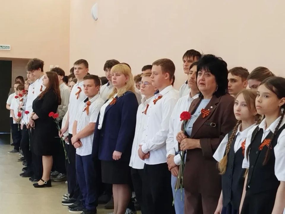 В УВК №10 состоялось открытие Парты Героя в память об участнике СВО и выпускнике Владиславе Ткаченко В УВК №10 состоялось открытие Парты Героя в память об участнике СВО и выпускнике Владиславе Ткаченко