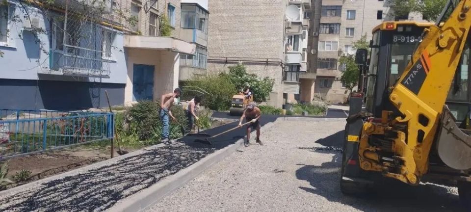 В Краснодоне продолжаем благоустройство дороги по улице Микроцентр В Краснодоне продолжаем благоустройство дороги по улице Микроцентр