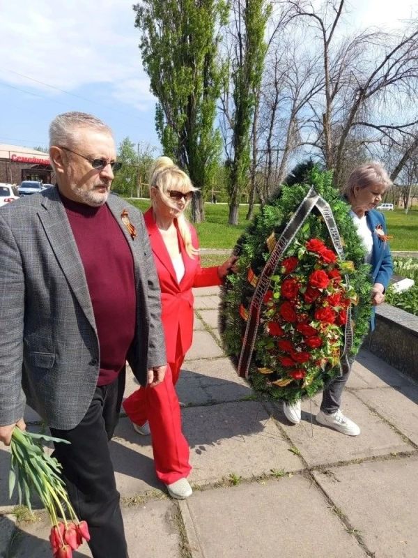 Память, которую храним: возложение цветов в преддверии Дня Победы Память, которую храним: возложение цветов в преддверии Дня Победы