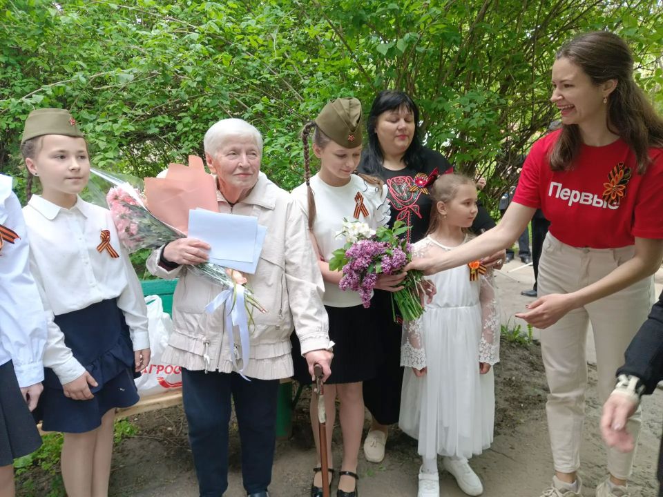 В Ровеньках поздравили жителя осажденного Сталинграда Глава городского округа город Ровеньки Андрей Рубанцов поздравил Суркову Ларису Александровну - жителя осажденного Сталинграда, с важной датой В Ровеньках поздравили жителя осажденного Сталинграда Глава городского округа город Ровеньки Андрей Рубанцов поздравил Суркову Ларису Александровну - жителя осажденного Сталинграда, с важной датой