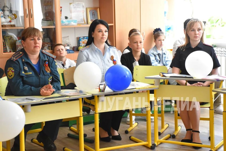В «Белокуракинской школе № 1» прошло мероприятие «Хранительницы семейного очага, правопорядка и мирного неба над головой» В «Белокуракинской школе № 1» прошло мероприятие «Хранительницы семейного очага, правопорядка и мирного неба над головой»
