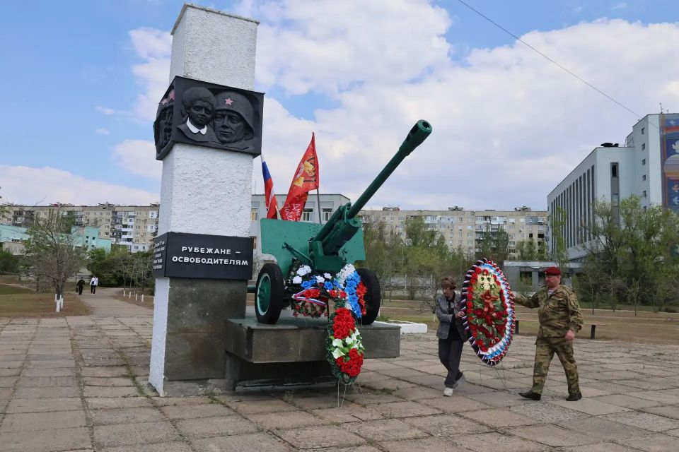 В знак уважения к подвигу в преддверии 81-й годовщины Победы в Великой Отечественной войне В знак уважения к подвигу в преддверии 81-й годовщины Победы в Великой Отечественной войне