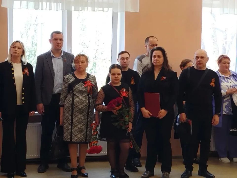 В УВК №10 состоялось открытие Парты Героя в память об участнике СВО и выпускнике Владиславе Ткаченко В УВК №10 состоялось открытие Парты Героя в память об участнике СВО и выпускнике Владиславе Ткаченко