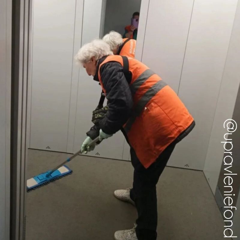 Луганский филиал выполнил влажную уборку в лифтах многоквартирных домов Луганский филиал выполнил влажную уборку в лифтах многоквартирных домов