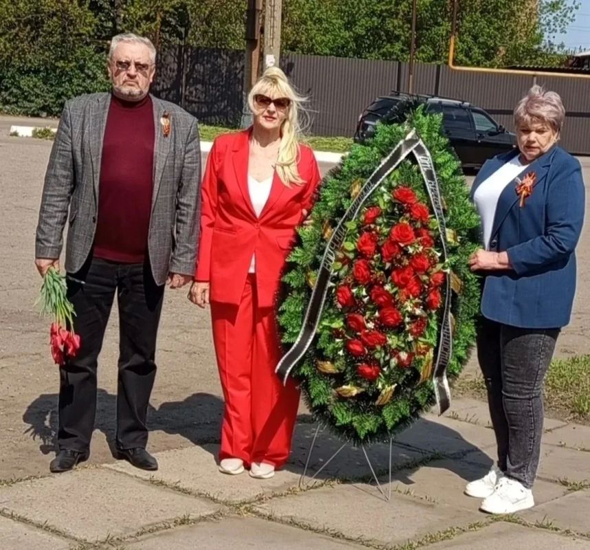 Память, которую храним: возложение цветов в преддверии Дня Победы Память, которую храним: возложение цветов в преддверии Дня Победы