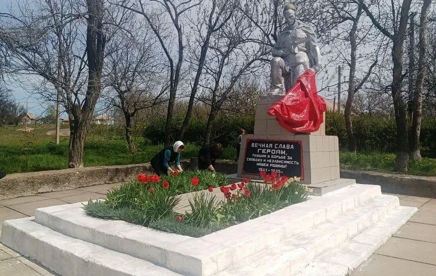 Глава Антрацитовского муниципального округа Сергей Саенко поблагодарил всех активных жителей за благоустройство территорий Глава Антрацитовского муниципального округа Сергей Саенко поблагодарил всех активных жителей за благоустройство территорий